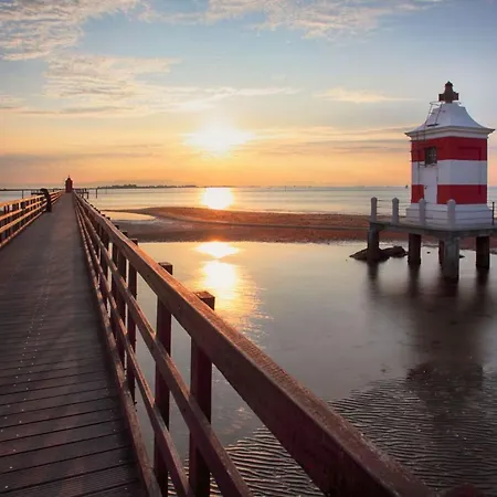 Sunny First-ffloor Beachside Retreat